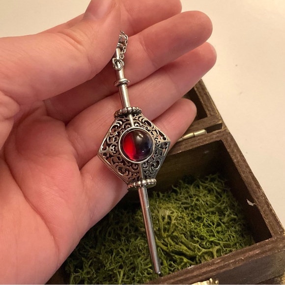Witch Wand Pendant Harry Potter Sorcery Necklace Sorcery Grindelwald Blood Pact - Picture 1 of 6